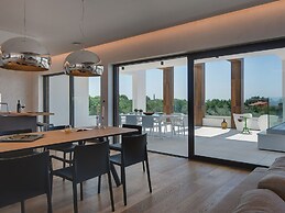 Villa in Vodnjan With Garden