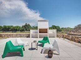 Villa in Vodnjan With Garden