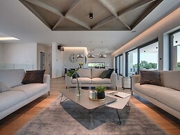 Villa in Vodnjan With Garden