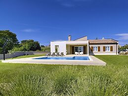 Modern Villa Histria With Pool and View