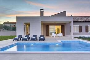 Modern Villa Histria With Pool and View