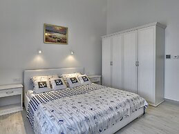 Modern Villa Histria With Pool and View