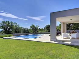 Modern Villa Histria With Pool and View