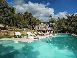 Magnificent Villa in Groznjan With High-end Kitchen & Pool