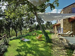 Magnificent Villa in Groznjan With High-end Kitchen & Pool