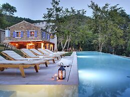 Magnificent Villa in Groznjan With High-end Kitchen & Pool