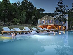 Magnificent Villa in Groznjan With High-end Kitchen & Pool
