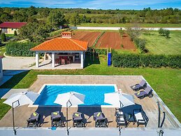 Detached Holiday Home With Swimming Pool, Near the Beach