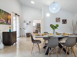 Detached Holiday Home With Swimming Pool, Near the Beach