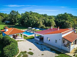 Detached Holiday Home With Swimming Pool, Near the Beach