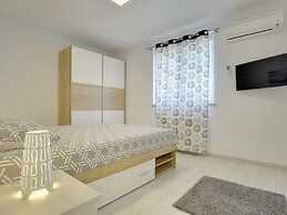 Detached Holiday Home With Swimming Pool, Near the Beach