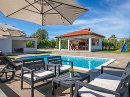 Detached Holiday Home With Swimming Pool, Near the Beach