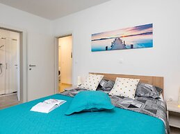 Detached Holiday Home With Swimming Pool, Near the Beach