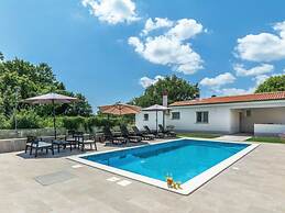 Detached Holiday Home With Swimming Pool, Near the Beach