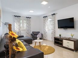 Detached Holiday Home With Swimming Pool, Near the Beach