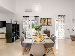 Detached Holiday Home With Swimming Pool, Near the Beach