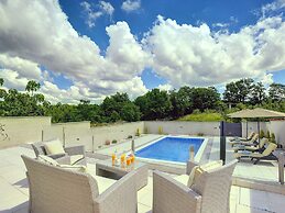 Detached House With Private Pool Near the Coast