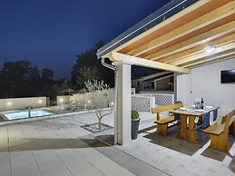 Detached House With Private Pool Near the Coast