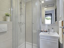 Detached House With Private Pool Near the Coast