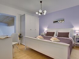 Detached House With Private Pool Near the Coast