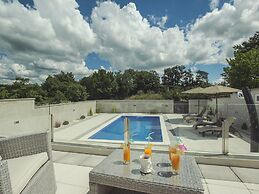 Detached House With Private Pool Near the Coast