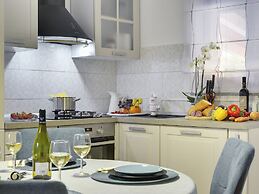 Detached House With Private Pool Near the Coast