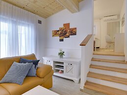 Detached House With Private Pool Near the Coast