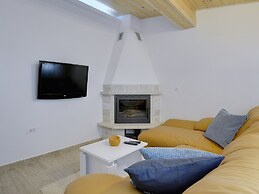 Detached House With Private Pool Near the Coast