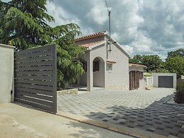 Detached House With Private Pool Near the Coast
