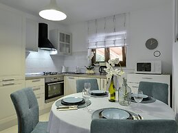 Detached House With Private Pool Near the Coast