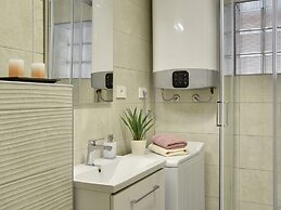 Detached House With Private Pool Near the Coast