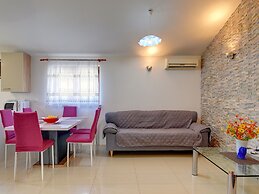 Boutique Hoilday Home With Lawn in Medulin