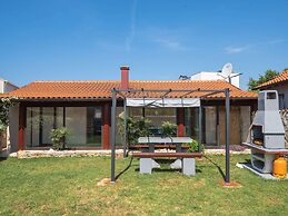 Boutique Hoilday Home With Lawn in Medulin