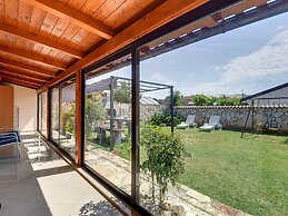 Boutique Hoilday Home With Lawn in Medulin