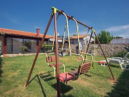 Boutique Hoilday Home With Lawn in Medulin