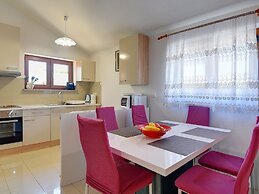 Boutique Hoilday Home With Lawn in Medulin