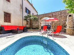 Fascinating Apartment in Medulin near Beach