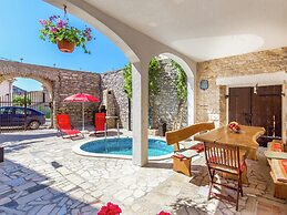 Fascinating Apartment in Medulin near Beach