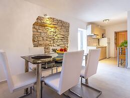 Fascinating Apartment in Medulin near Beach