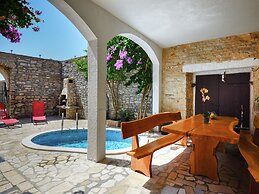 Fascinating Apartment in Medulin near Beach