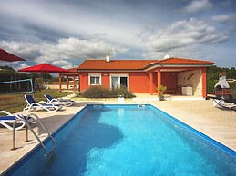 Detached Villa With Pool and Large Garden in Quiet Area Near the Sea