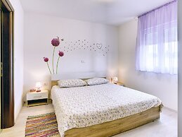 Detached Villa With Pool and Large Garden in Quiet Area Near the Sea