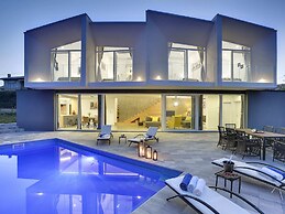 Majestic Villa With Private Pool