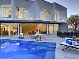 Majestic Villa With Private Pool