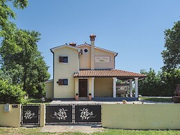 Holiday Home in Medulin With Pool