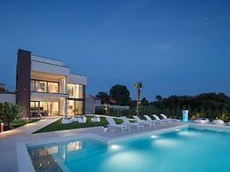 Villa in Pula With Pool and Sauna