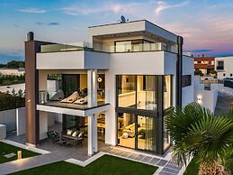 Villa in Pula With Pool and Sauna