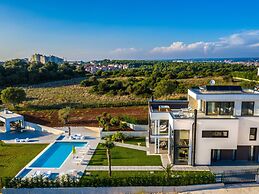 Villa in Pula With Pool and Sauna