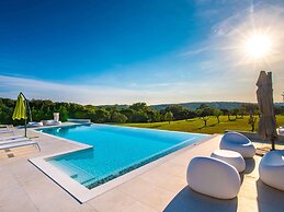 Villa in Pula With Pool and Sauna