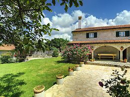 Holiday Home in Rojnici With Pool